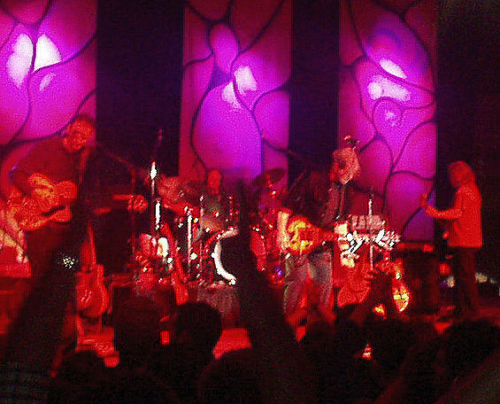 CLICK HERE TO GO TO THE OFFICIAL TOM COCHRANE WEBSITE - THESE PICS CAN BE SEEN THERE ALSO www.TomCochrane.com
