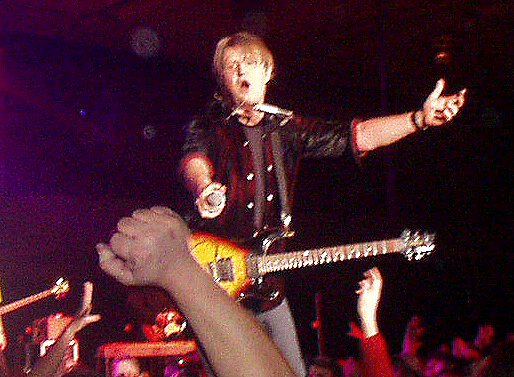 CLICK HERE TO GO TO THE OFFICIAL TOM COCHRANE WEBSITE - THESE PICS CAN BE SEEN THERE ALSO www.TomCochrane.com