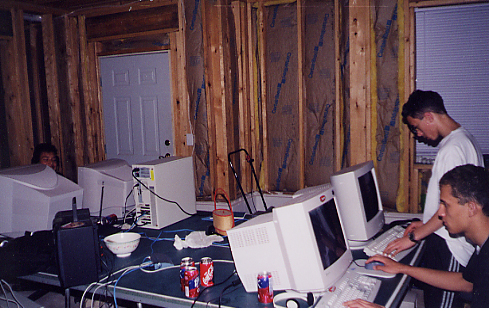 unkown_severwhore_settingup.jpg (230385 bytes)