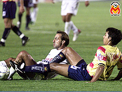 Foto publicada en www.MoreliaMonarcas.com cortes�a de www.PrensaLibre.com la noche del partido.