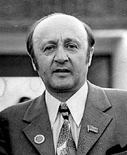 Фикрет Амиров