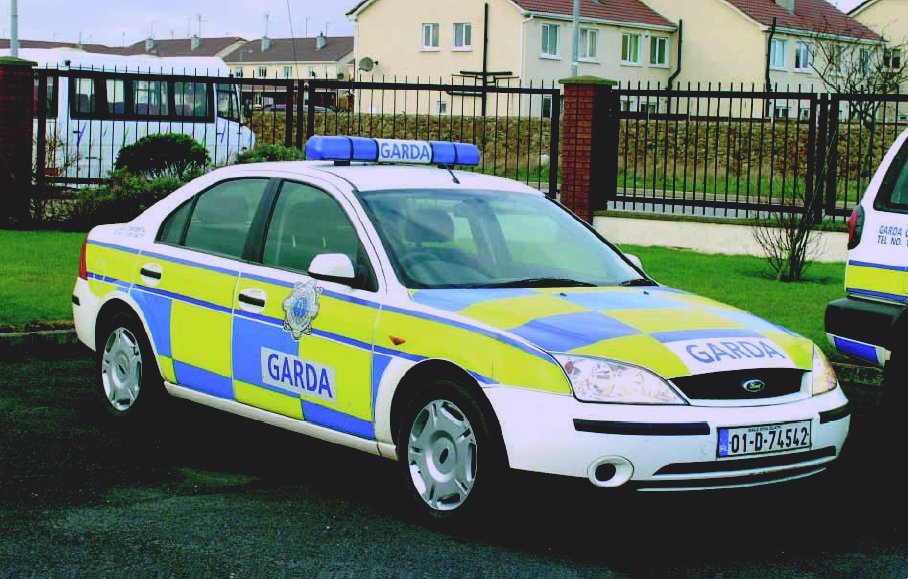 Garda Traffic Mondeo New Colours
