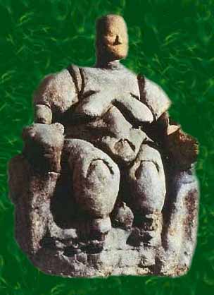 CatalHuyukMother_green.jpg (107205 bytes)