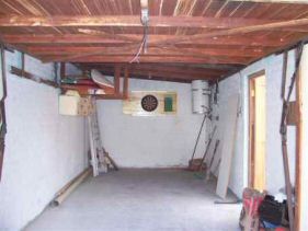 garage1.jpg (12994 bytes)