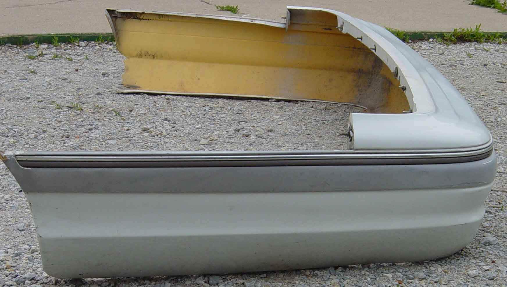 DRIVERBUMPER.jpg (105838 bytes)