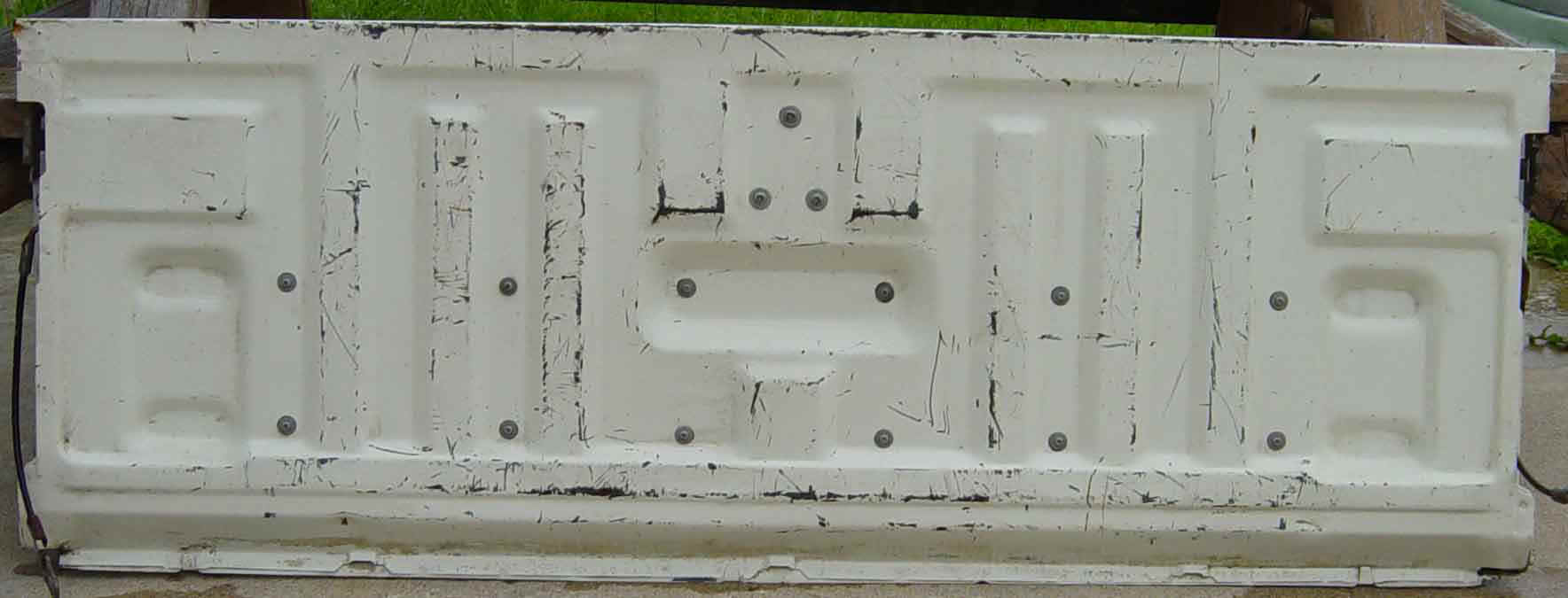 INNERTAILGATE.jpg (64774 bytes)