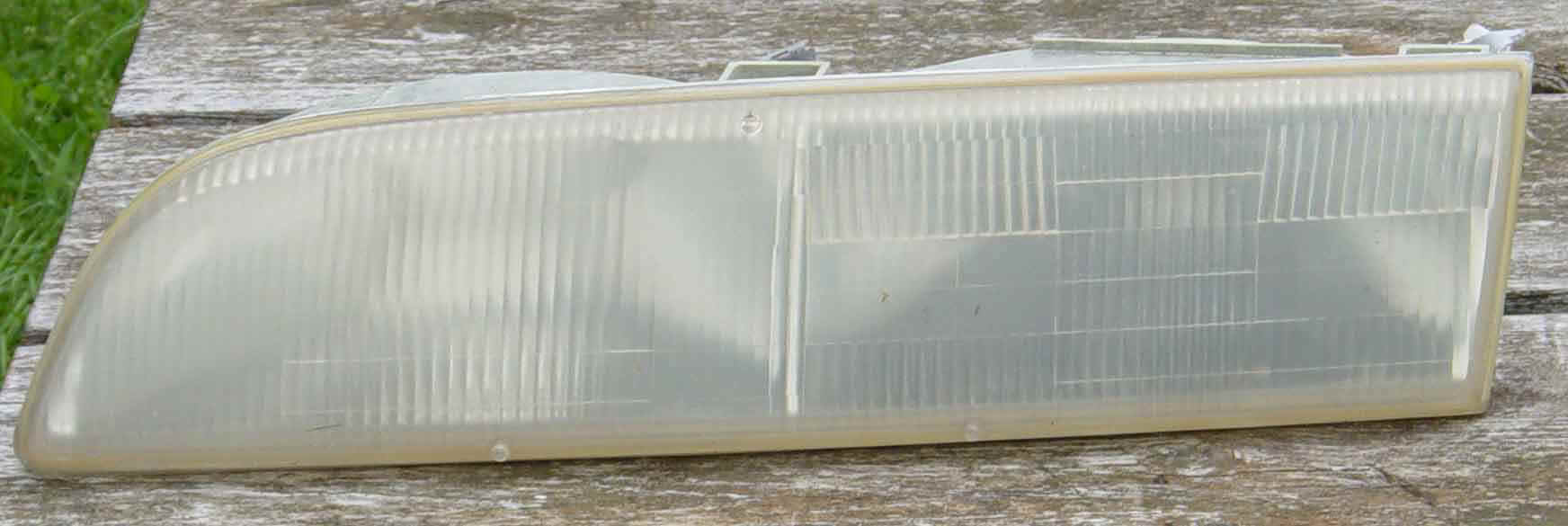 PASSENGERHEADLIGHT.jpg (62923 bytes)