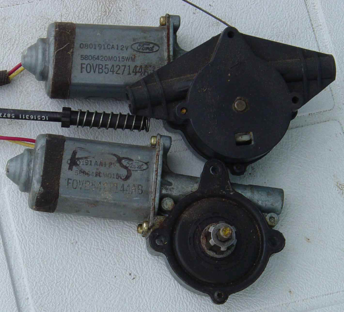PASSENGERWINDOWMOTOR.jpg (108598 bytes)