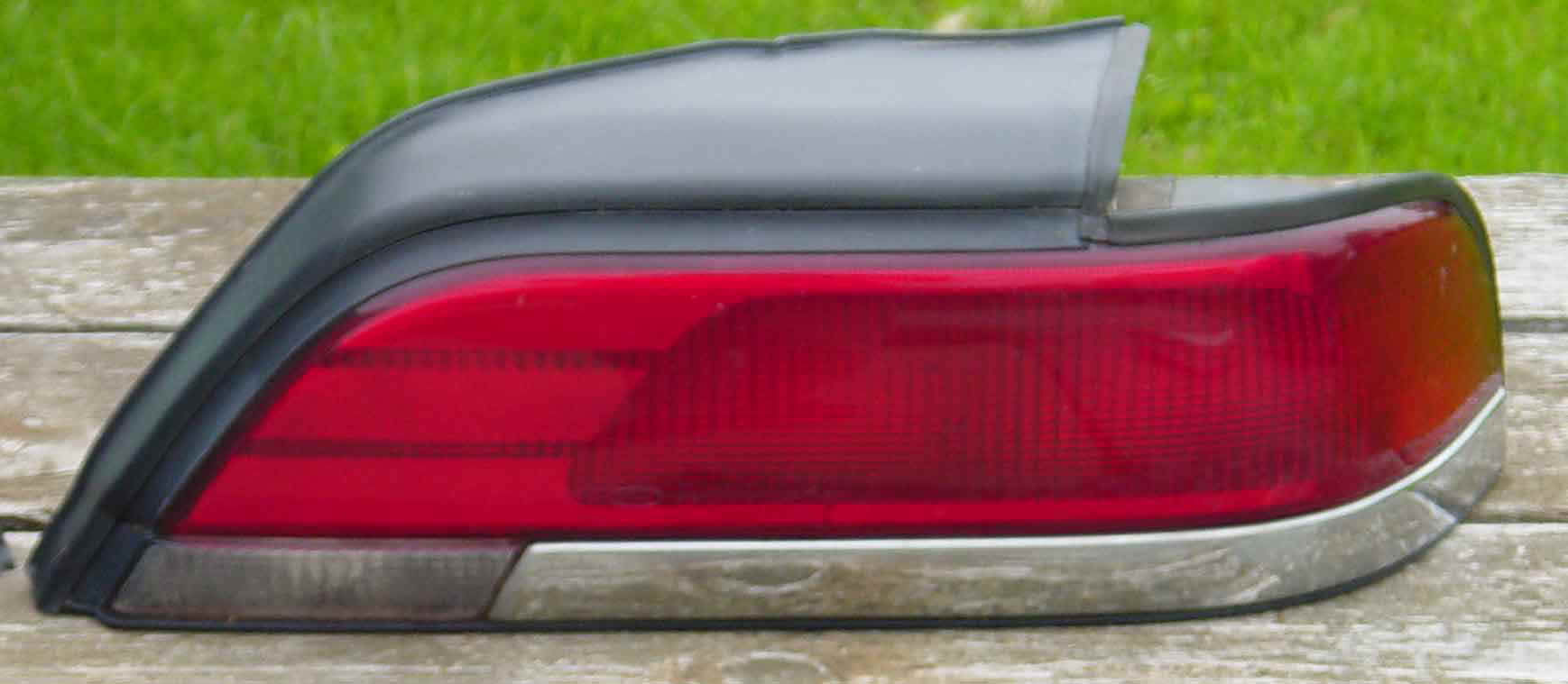 PASSREARLIGHT.jpg (61387 bytes)