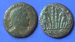 Constantine II � Follis. GLORIA EXERCITVS, two soldiers with spears and sheilds, two standards between them.
