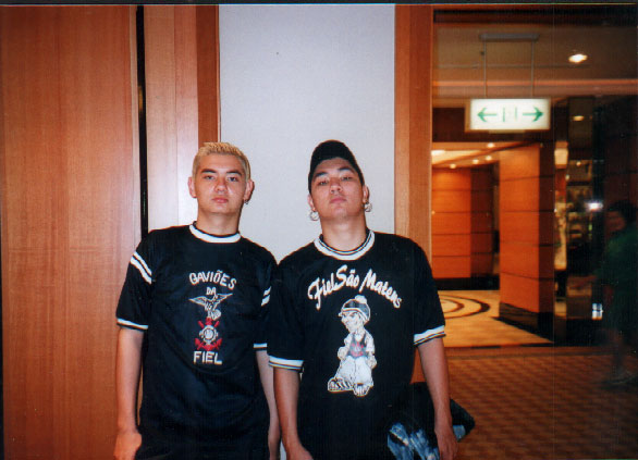 eu e meu irmao no hotel que a selecao ficou em hamamatsu