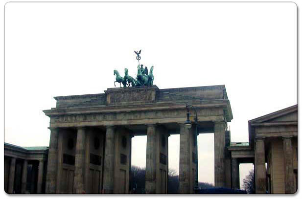 berlin_gate_front-02