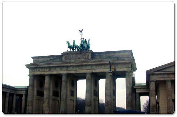 berlin_gate_front