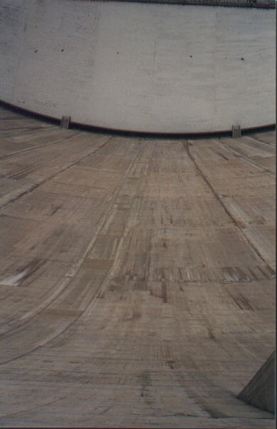 Hoover1.jpg (29140 bytes)