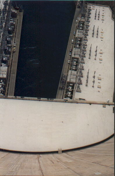 Hoover2.jpg (35880 bytes)