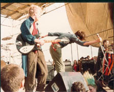 pop.jpg (19998 bytes)