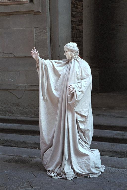 An actor disguised as a statue