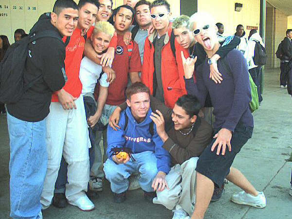 These are some of the guys from Hdub.. Zach and Craig at the bottom, then from the left- Aaron, Ceito, Danny, Jamie, dont know, dont know, Doug, Andy, and Travis. (quoted by Summer C.)