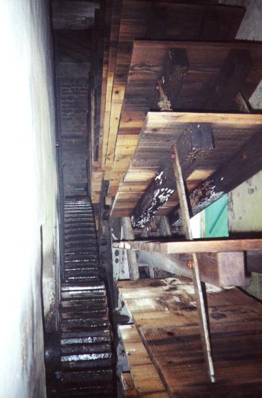 Paddle type water wheel thingy.
