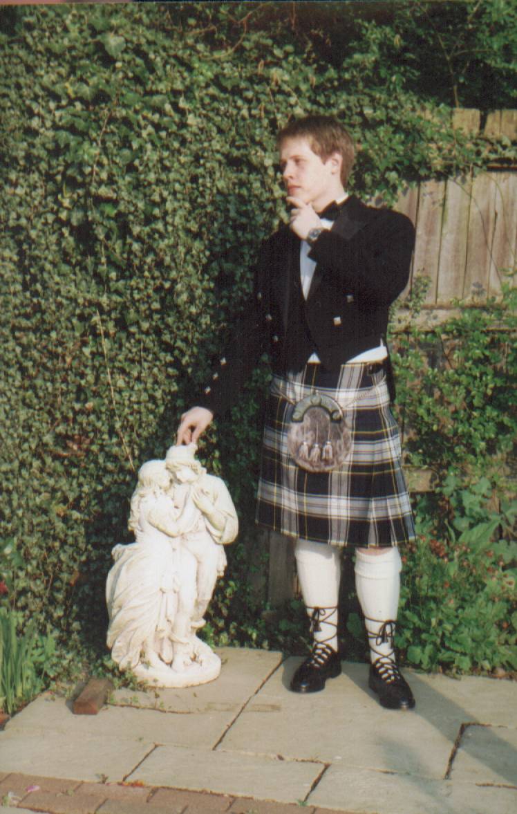 Simon, the gr8est mate in the world, in his kilt o the way 2 his prom!