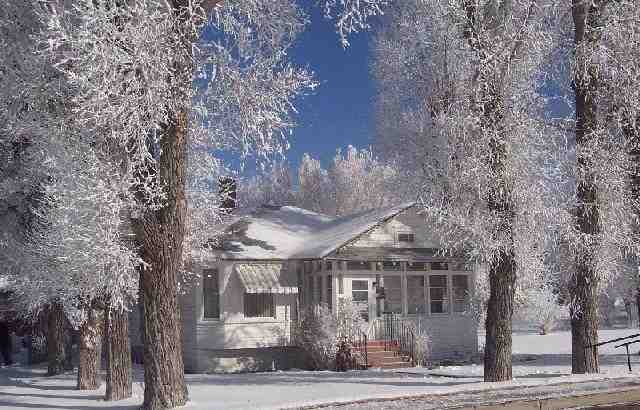1913 house in winter