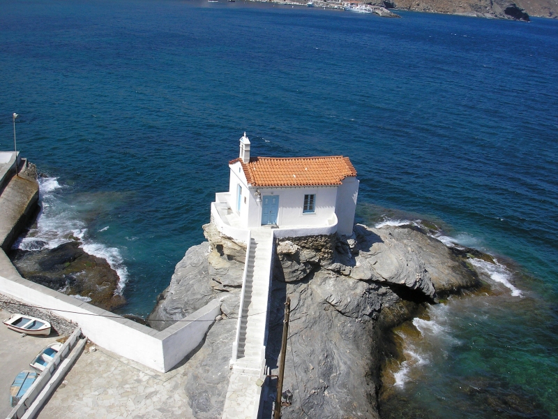 A small church at Andros.  Beauty !