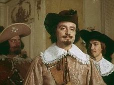 Portos, Atos och Aramis i herr de Trévilles mottagningsrum.  Ur filmen »D'Artagnan och de tre musketörerna« (Sovjetunionen 1978)