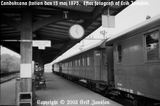 bild av tåg 1531 med avgångstid 17:20 på Landskrona järnvägsstation den 15 maj 1975.