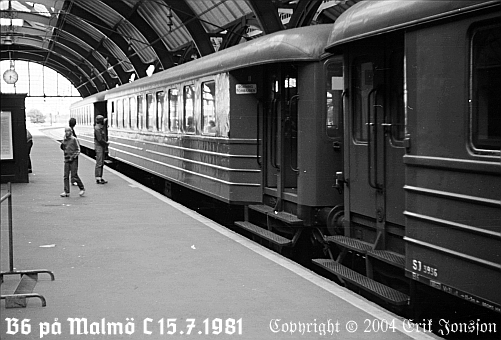 bild av lokaltågsvagn B6 Malmö-Helsingborg 15.7.1981 på Malmö C