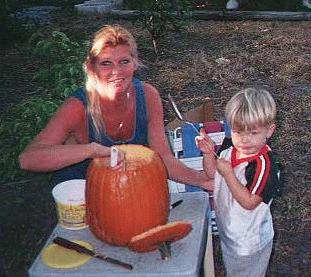 Tyler & Raye 
carving a pumpkin