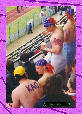 Abgeh�rtete Footballfans waren da