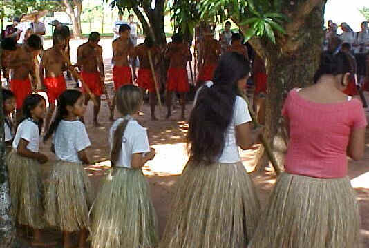 <<<Apresenta��o do Krenaques, tribo com op��o religiosa evang�lica>>>