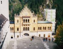 courtyard.jpg (9136 bytes)
