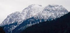 mountains.jpg (5040 bytes)