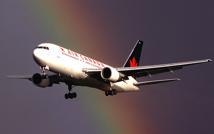 Air Canada B767 landing in a snowstorm