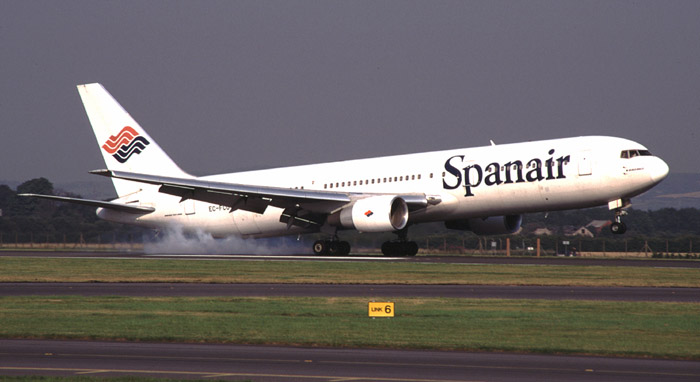 Spanair 767-300 makes a heavy landing at Glasgow