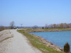 Lake Moodie - walking along the edge of the quarry