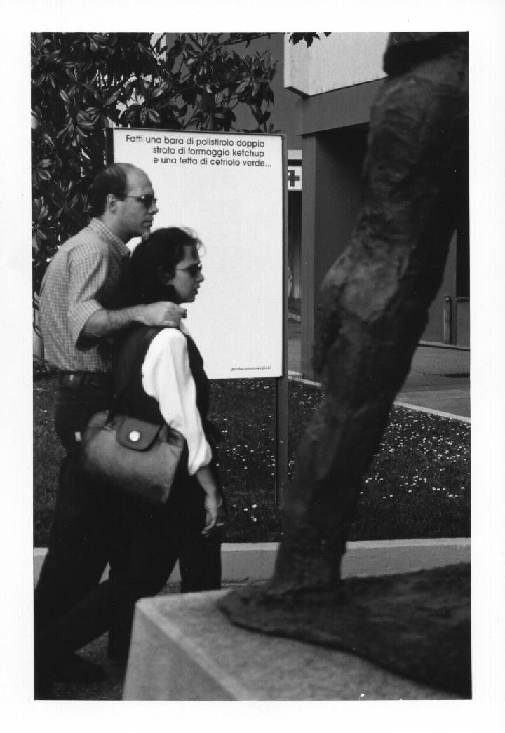 pixel, affissione pubblica, piazza indipendenza, chiasso, svizzera, spazi pubblicitari, dal 18 al 30 maggio 1998