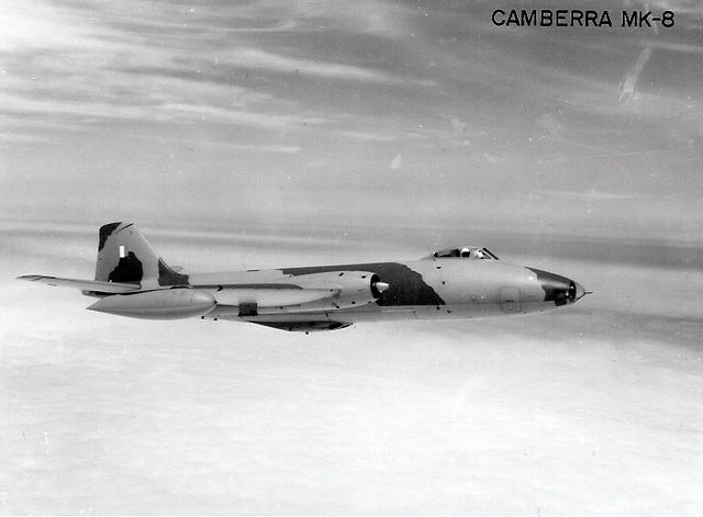 Avin bombardero/interdictor peruano BAC Canberra modelo B (I) Mk.8. Los aviones Canberra fueron aviones mortiferos que amenazaban al invasor ecuatoriano desde el cielo cenepano!