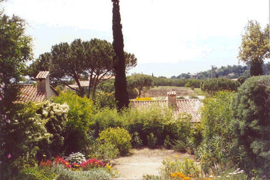 le jardin avec vue sur la mer
