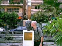 Gill kissing Juan Carlos