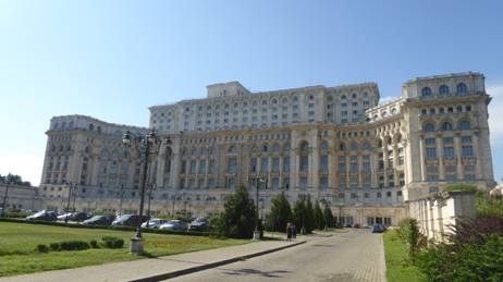 Ein Bild, das drau�en, Himmel, Geb�ude, Palast enth�lt.

Automatisch generierte Beschreibung
