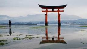 Ein Bild, das drau�en, Himmel, Japanische Architektur, Chinesische Architektur enth�lt.

Automatisch generierte Beschreibung