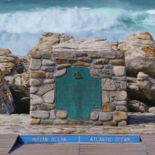 Ein Bild, das drau�en, Landschaft, Wasser, Meer enth�lt.

Automatisch generierte Beschreibung