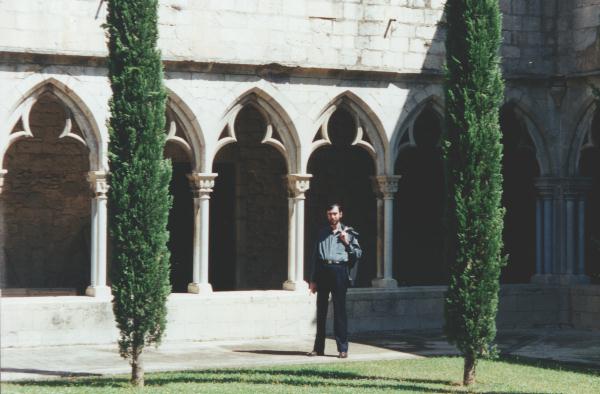 Il Magister nel chiostro della  Chiesa di Sant Domenech