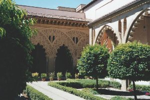 Aljaferia, Lato sud del Cortile de Isabel