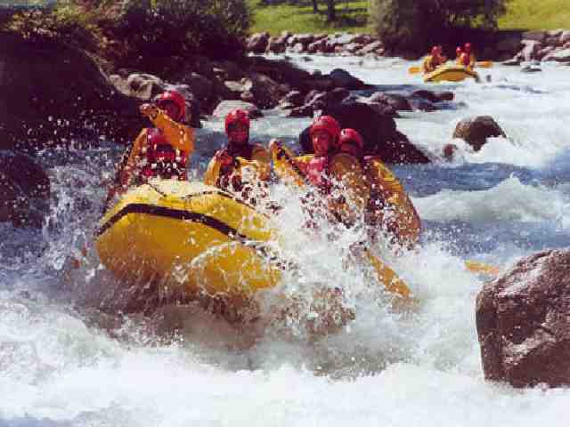 Rafting su torrente Noce