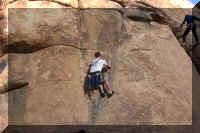 right_v_crack1.jpg (108029 bytes)
