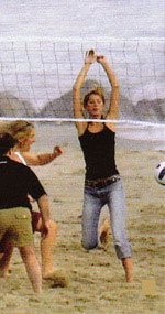 Gisele B&uuml;ndchen playing with actor Leonardo Di Caprio and her family in Malibu, California