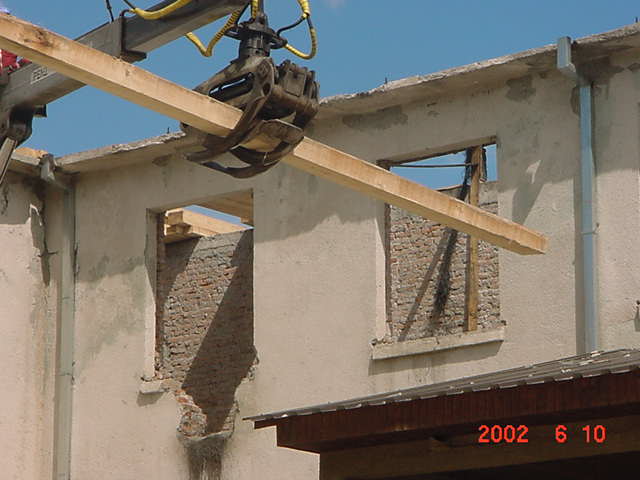 Strpce school fire 2002